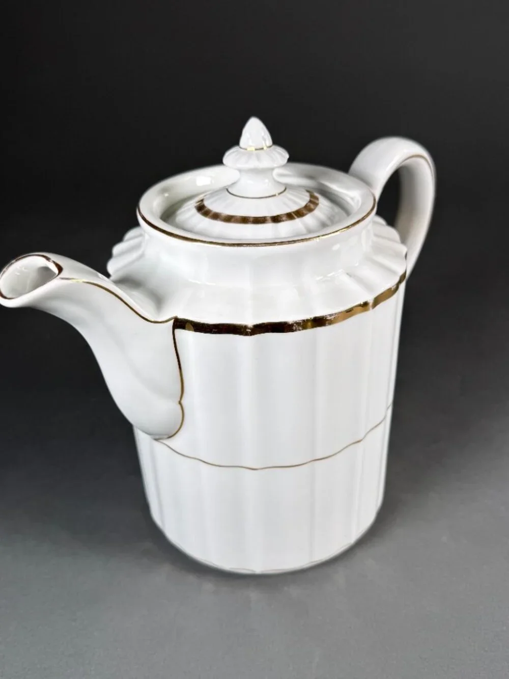 Vtg Kahla Germany White Porcelain Teapot Coffee Pot Gold Gilt Ribbed Scalloped